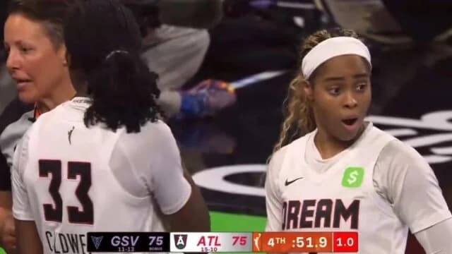 球迷因向 WNBA 赛场投掷性玩具被捕