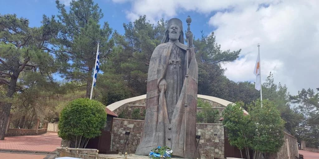 Servicio Anual en Memoria del Arzobispo Makarios III en el Monasterio de Kykkos
