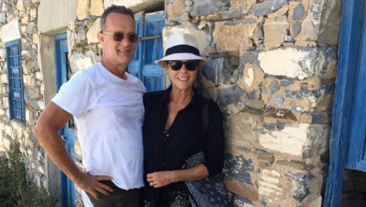 Tom Hanks: Urlaub in Naxos – Foto mit Tavernenpersonal