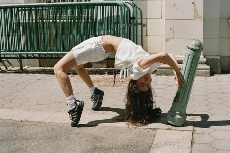 Η άνοδος του νυχτικού ως street style: Από την κρεβατοκάμαρα στην πασαρέλα