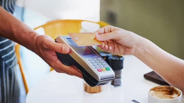 Выплаты e-EFKA и DYPA до 8 августа: все суммы и бенефициары