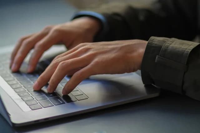 Национальное управление по прозрачности: Наем 7 человек в Афинах