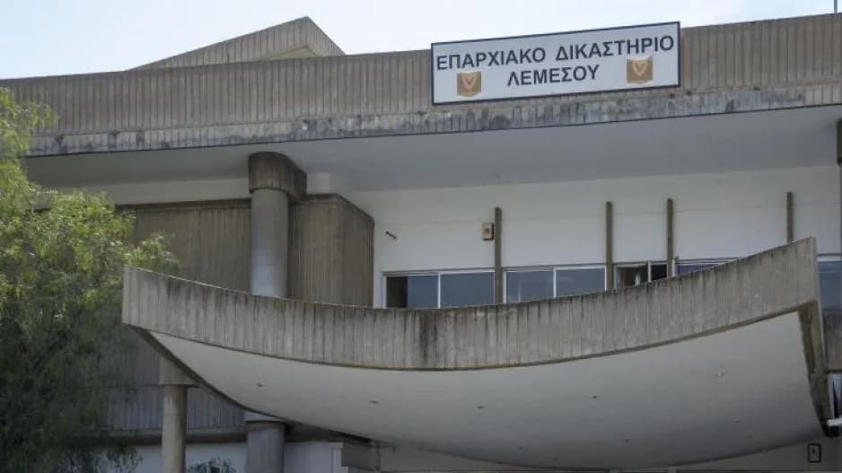 Limassol: Detenidos cuatro sospechosos por pasaportes robados con destino a El Pireo