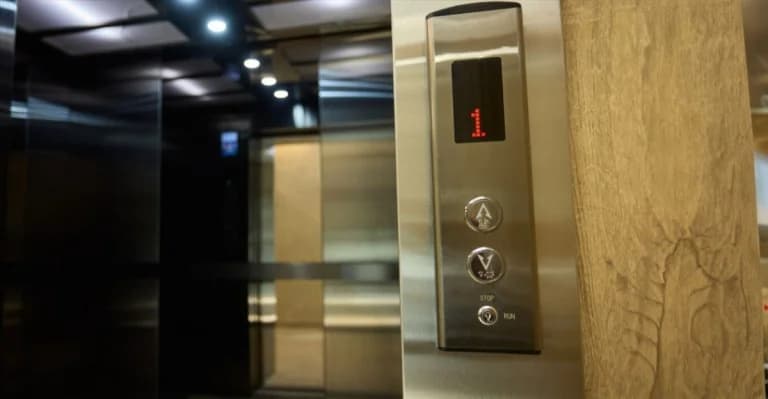 Σε λειτουργία η πλατφόρμα για την ηλεκτρονική απογραφή ανελκυστήρων
