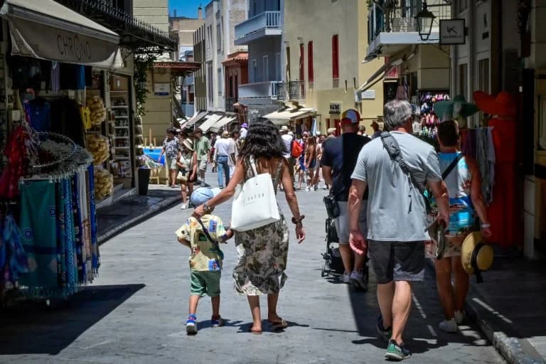 Υπερτουρισμός: Πιέσεις στις ιστορικές συνοικίες της Αθήνας