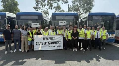 Εργαζόμενοι λεωφορείων Λάρνακας κλιμακώνουν τις κινητοποιήσεις με πορεία στο Υπουργείο Εργασίας