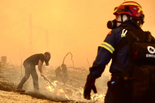 Φωτιά στους Φιλιάτες Θεσπρωτίας – Επιχείρηση κατάσβεσης με εναέρια μέσα