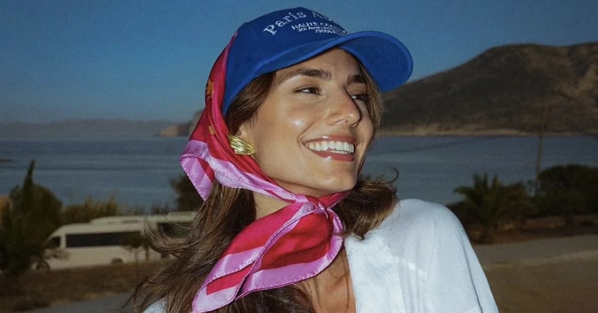 Iliana Papageorgiou: Der Schal als das ultimative Accessoire für den Sommer 2025