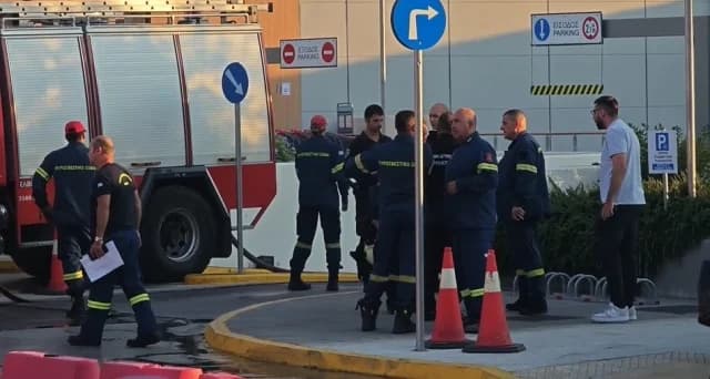 Feuer in Tiefgarage in Piräus – Fahrzeuge beschädigt