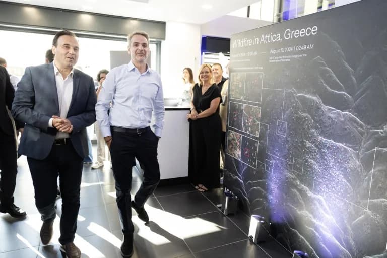 Επίσκεψη Μητσοτάκη στην ICEYE: Κατασκευή ελληνικών δορυφόρων SAR