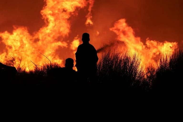Fire in Kalambaka: Fire Department Operation to Extinguish Blaze