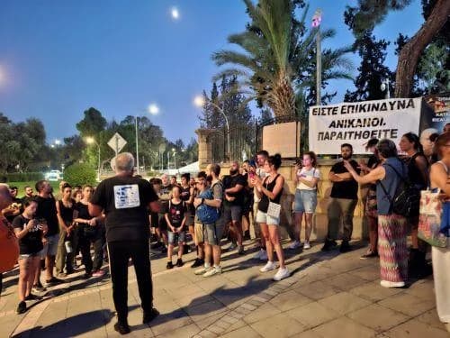 הפגנה מול ארמון הנשיאות בעקבות השריפה בלימסול
