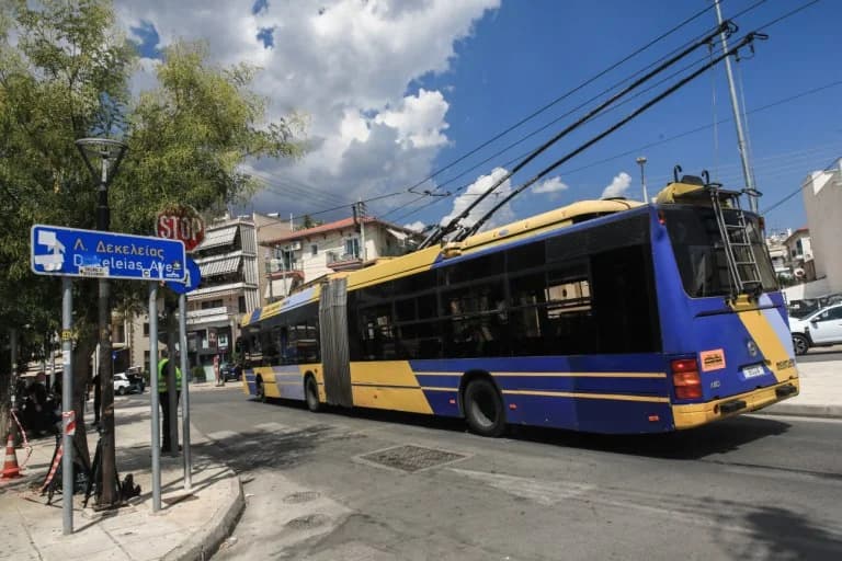 סוף עידן: אוטובוסי הטרולי יופסקו בהדרגה באתונה ובפיראוס
