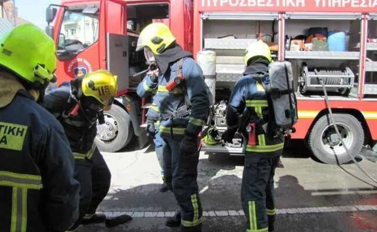 Πυρκαγιά σε οικία στα Λατσιά: Δύο στο νοσοκομείο