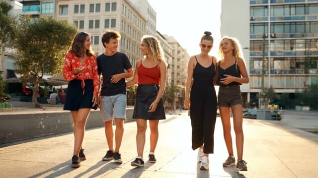 Τι κάνει ένα άτομο να είναι «cool»; Παγκόσμια μελέτη και εκπλήξεις