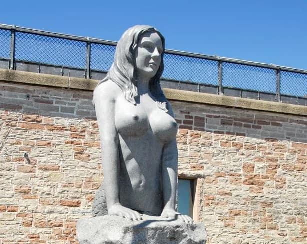 Dinamarca: Controversia por estatua de sirena desnuda
