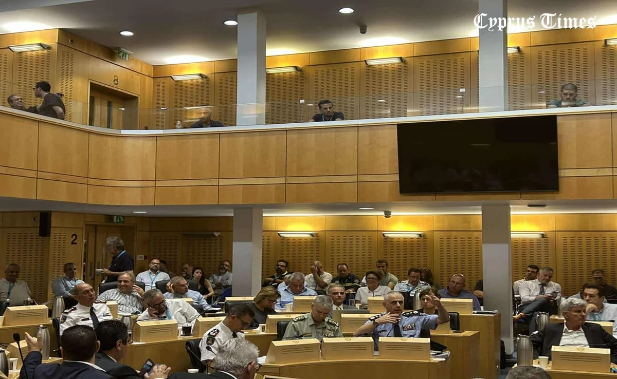 Парламентский протест по поводу заявлений Логгиноса о пожарах на Кипре