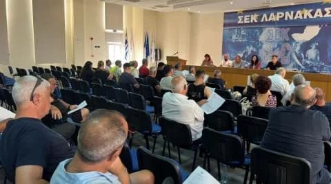 Conductores de autobús de Lárnaca consideran propuesta para finalizar huelga