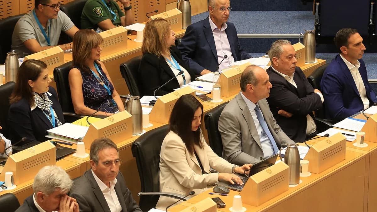 Έντονα ερωτήματα στη Βουλή για τη φονική πυρκαγιά στη Λεμεσό