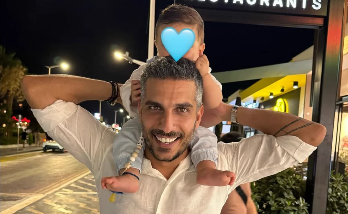 Alkis Christou: Touching photo of his father with his son