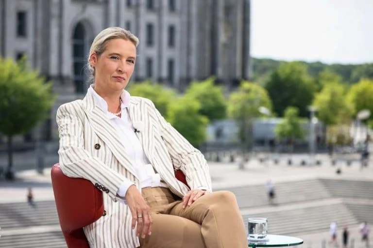Queer-Chor „knebelt“ AfD in Deutschland