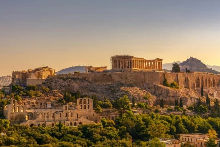 Τουριστική Αθήνα vs. Μαδρίτη: Σύγκριση Επιδόσεων