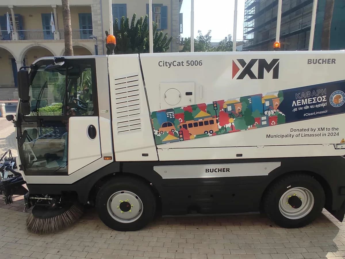 Nuevo barredora para el municipio de Limassol, donado por XM
