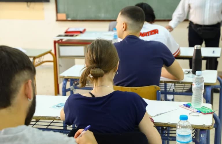Πανελλαδικές 2025: Πρόγραμμα και εξεταστικά κέντρα επαναληπτικών ΓΕΛ & ΕΠΑΛ