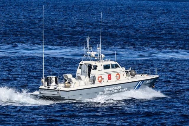 Χαλκιδική: Σκάφος προσέκρουσε στη Διάπορο – Τρεις τραυματίες