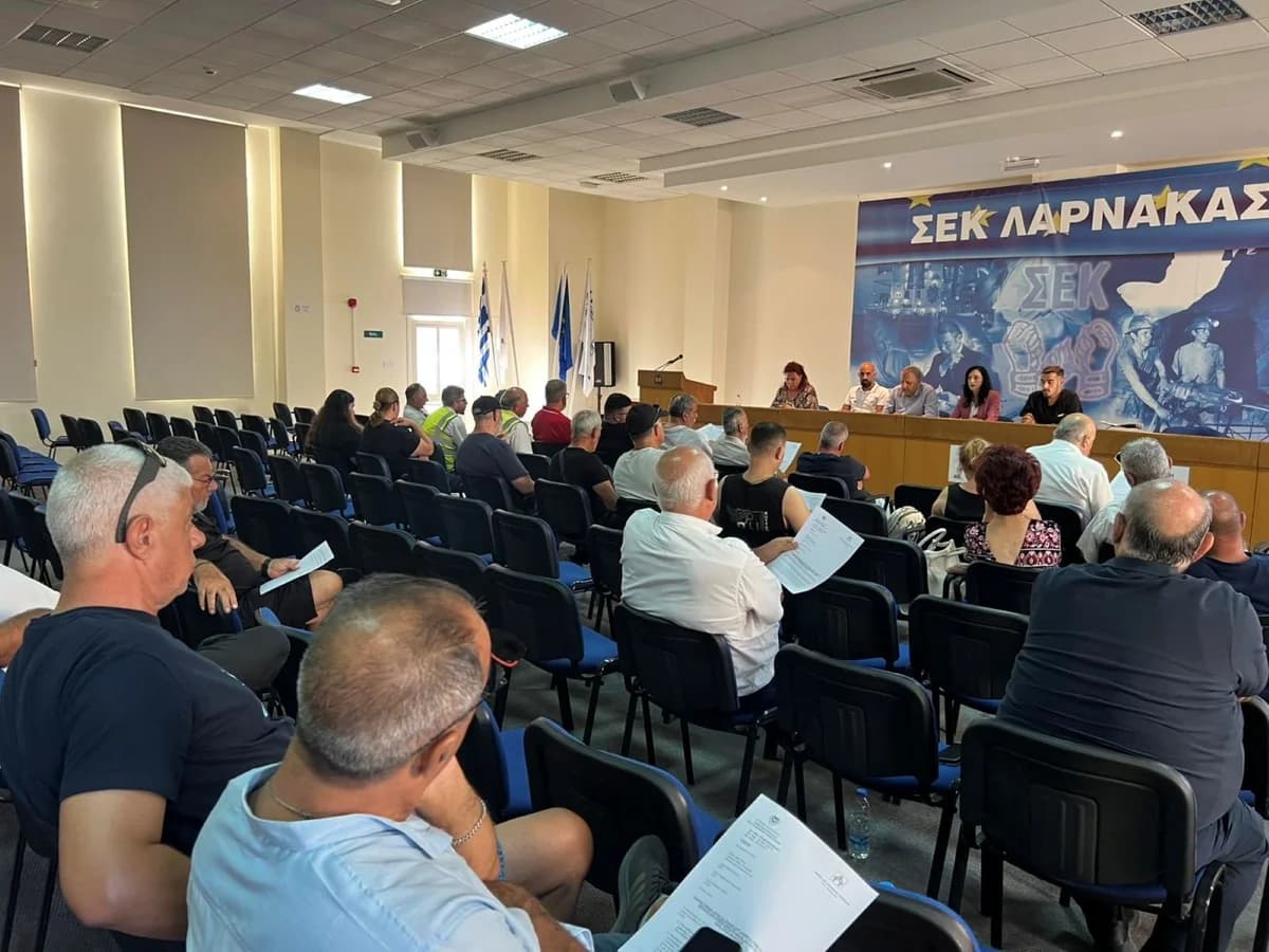 Larnaca: Buses absent for 8th day due to strike