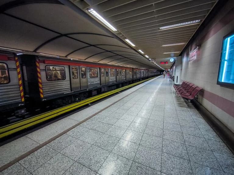 Turista alemán atacado en el metro de Atenas – Detenido el autor