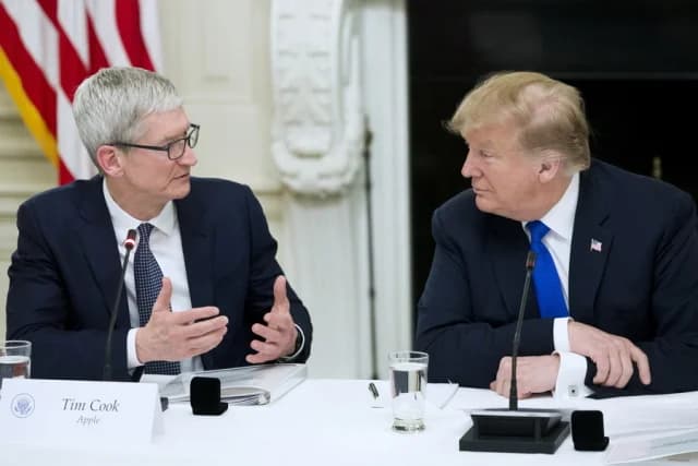 Apple: Επένδυση 100 Δισ. Δολαρίων στις ΗΠΑ για Βιομηχανική Παραγωγή