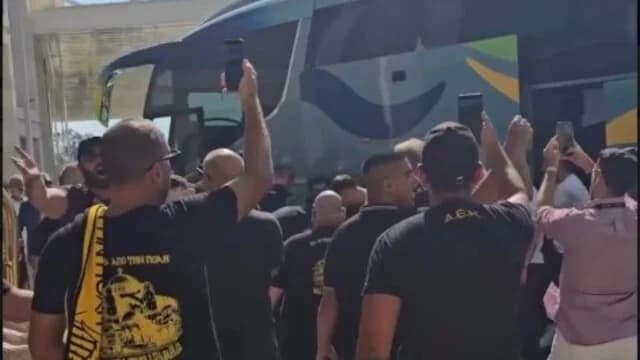 ΑΕΚ: Θερμή υποδοχή στην αποστολή στη Λεμεσό
