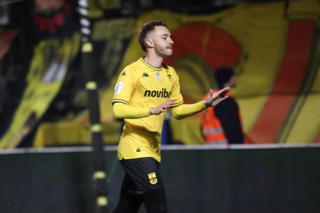 Morón: Möchte nach Las Palmas zurückkehren, hat aber Vertrag bei Aris