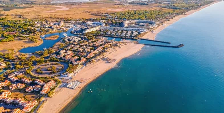 Cap d'Agde: Το γυμνό χωριό της Μεσογείου – Κανόνες και τιμές