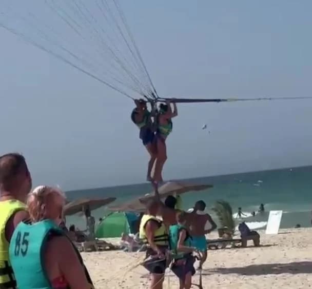 Túnez: Mujer británica denuncia agresión sexual durante vuelo en parasailing