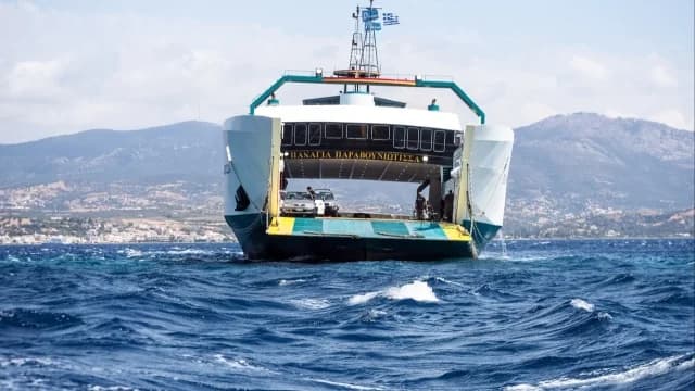 Evia: Bergungsaktion der Fähre beginnt