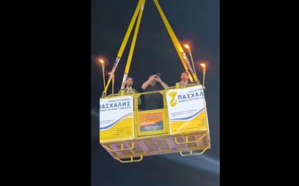 Viral είσοδος μουσικών με γερανό σε πανηγύρι στην Πτολεμαΐδα