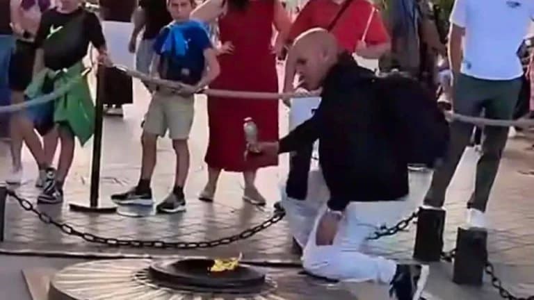 Παρίσι: Ακυρώθηκε άδεια παραμονής για άναμμα τσιγάρου στο μνημείο του Άγνωστου Στρατιώτη