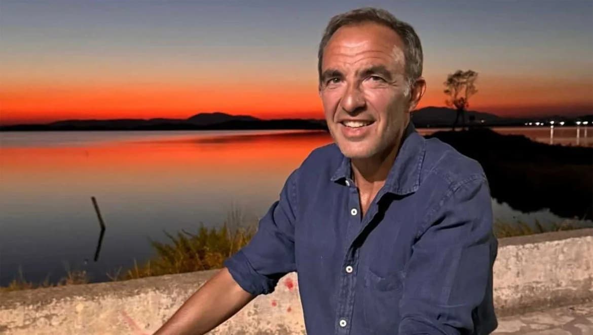 Nikos Aliagas: Seltenes Foto von 1996 in Sounio