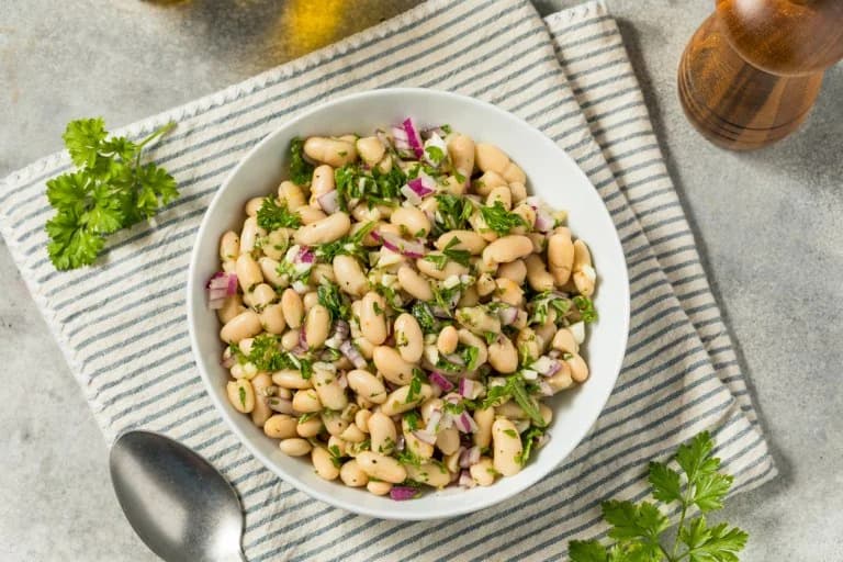Receta: Ensalada de alubias blancas y pesto de albahaca