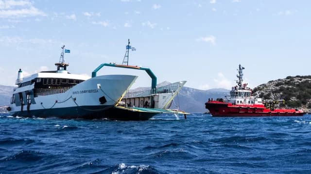 Remolcado el ferry a Nea Styra – El capitán se disculpa