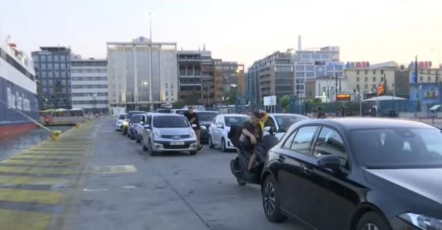 Запрет на отправление паромов из Пирея, Рафины, Лаврио из-за штормового ветра