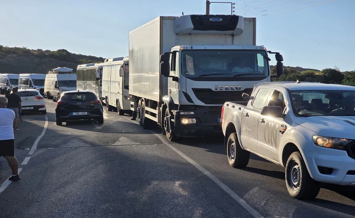 Turcochipriotas cruzan a Kokkina vía Limnitis – Tatar llegará en helicóptero