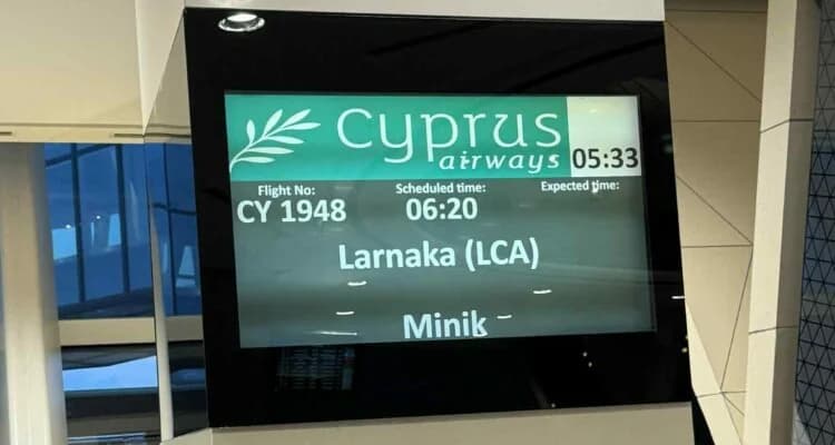 奥莫尼亚乘坐塞浦路斯航空返回塞浦路斯