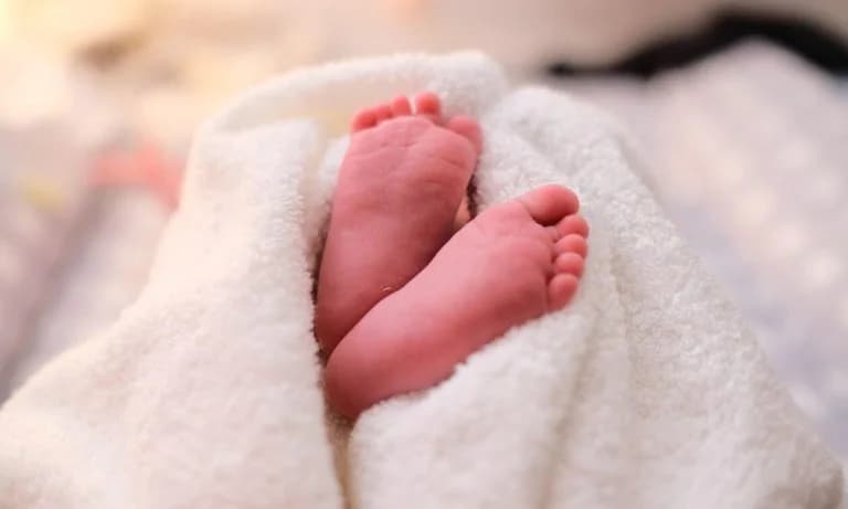 Κρήτη: Βρέφος έπεσε από μπαλκόνι – Σοβαρά τραυματισμένο στο νοσοκομείο