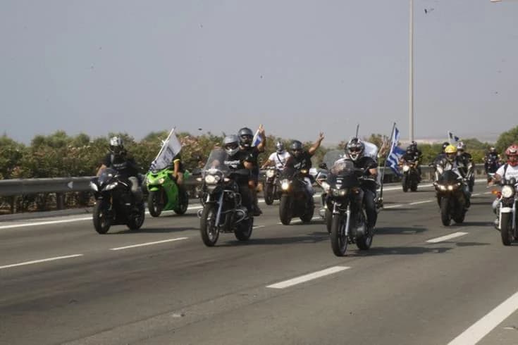 Motorrad-Gedenkfahrt für Isaak und Solomou