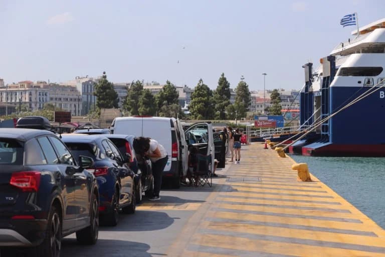 Piraeus: Ferry Services Resume – Rafina to Start at 01:00
