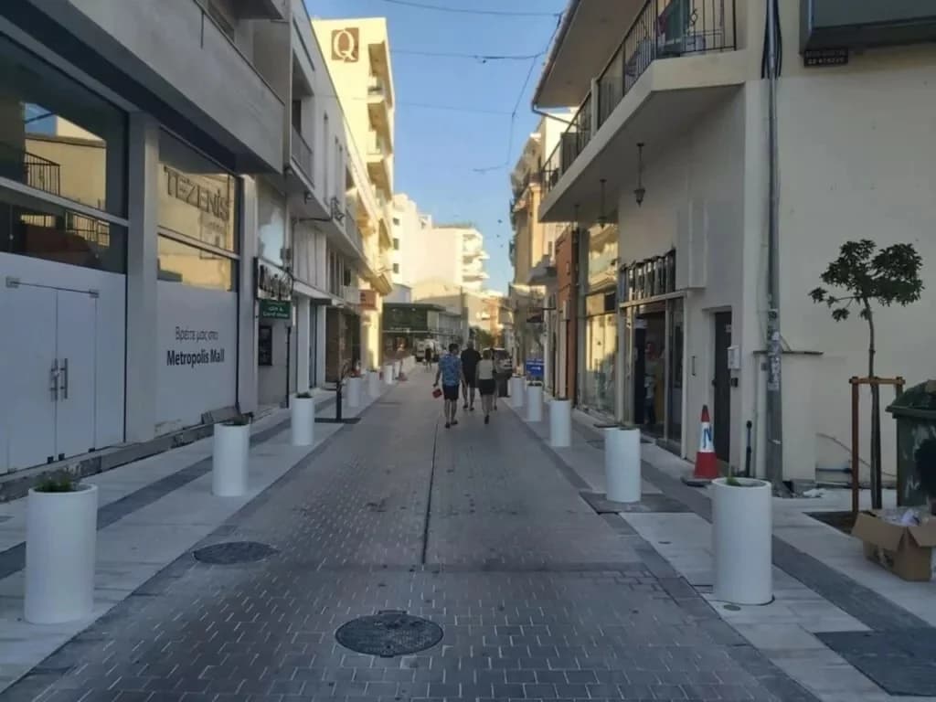 Reaktionen auf Schattenstrukturen in der Ermou-Straße in Larnaka