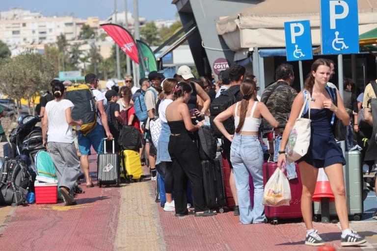 Piraeus: Tension with Passengers to Naxos – Over 100 Denied Boarding